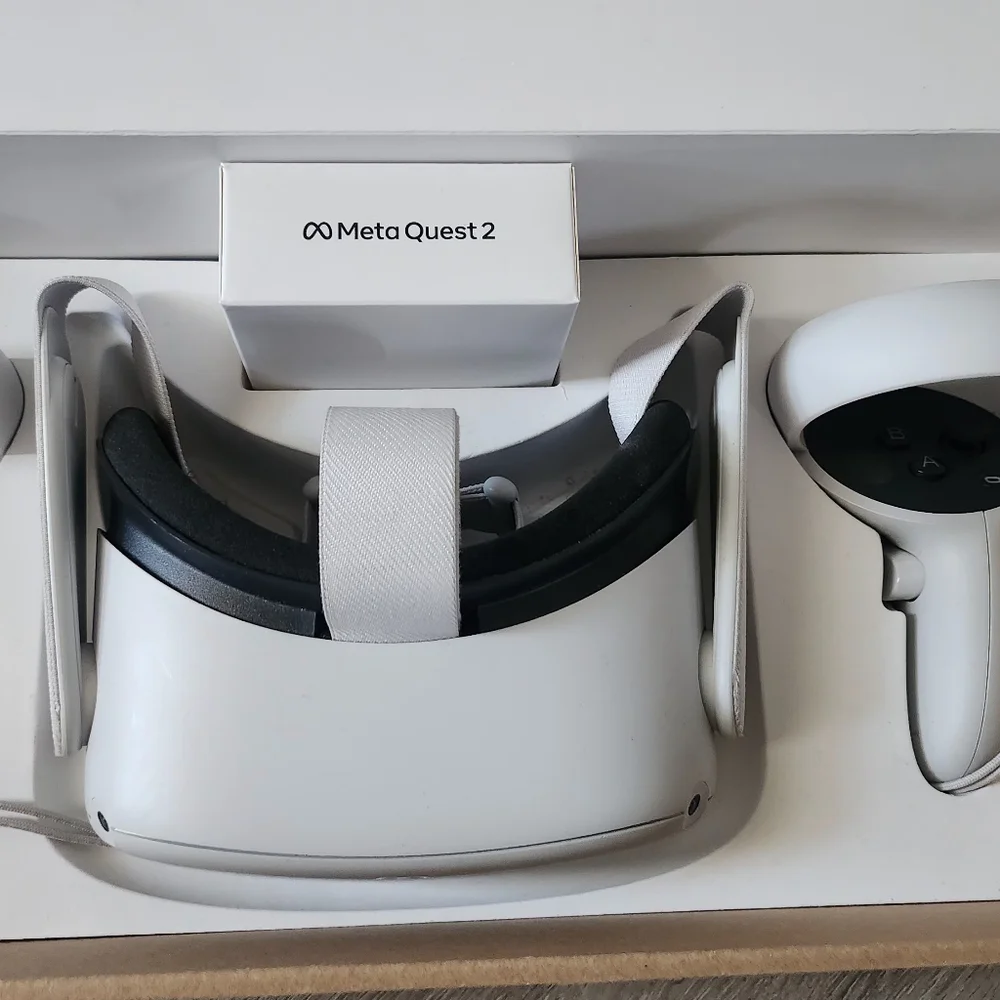 VR Headset with Controllers - White